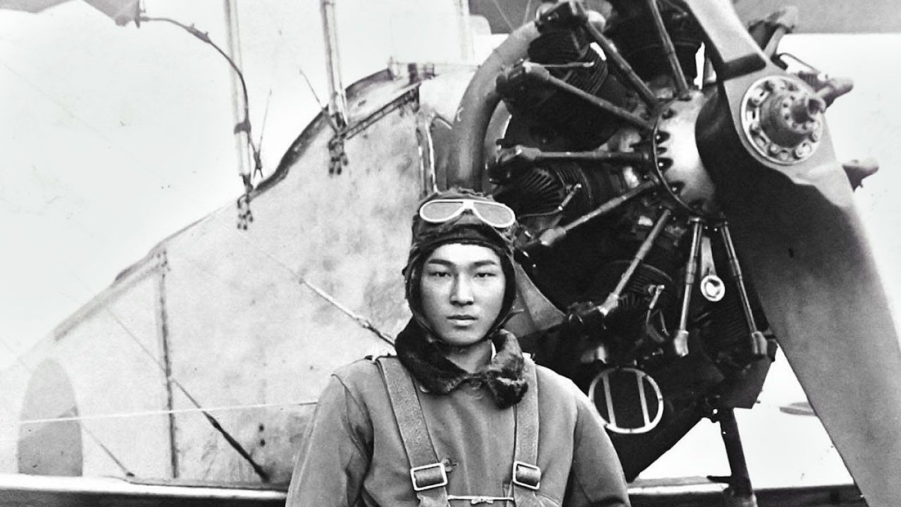 Masamitsu Yoshioka with a Japanese bomber in 1941